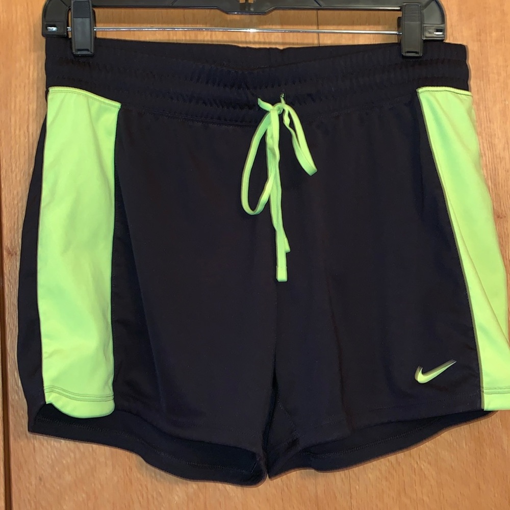 Nike full cut athletic shorts MEDIUM 4.5” inseam black elastic drawstring EUC